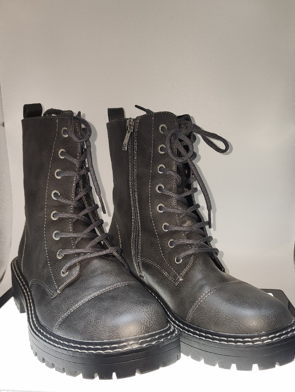 Vepose Size 8 Gray And Black Leather Zip-Detail‎ Ankle Boots